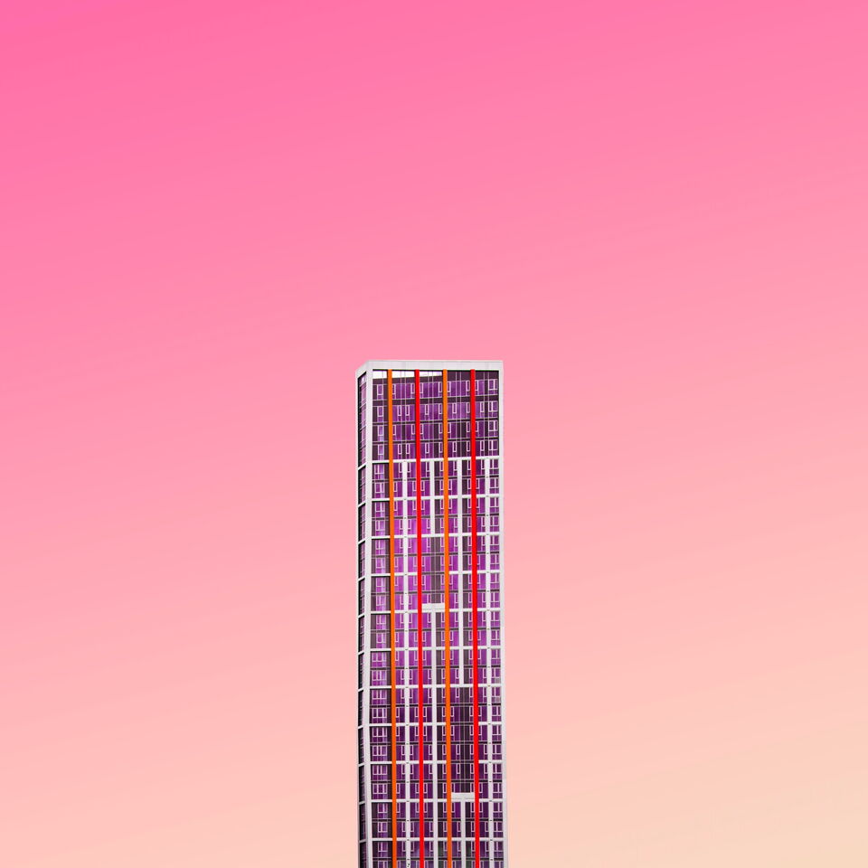 Moderne Architektur vor pinkem Himmel